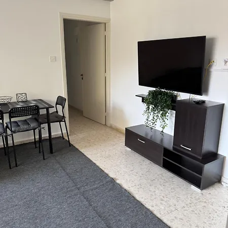 Georges 2 Bedroom Apartment *